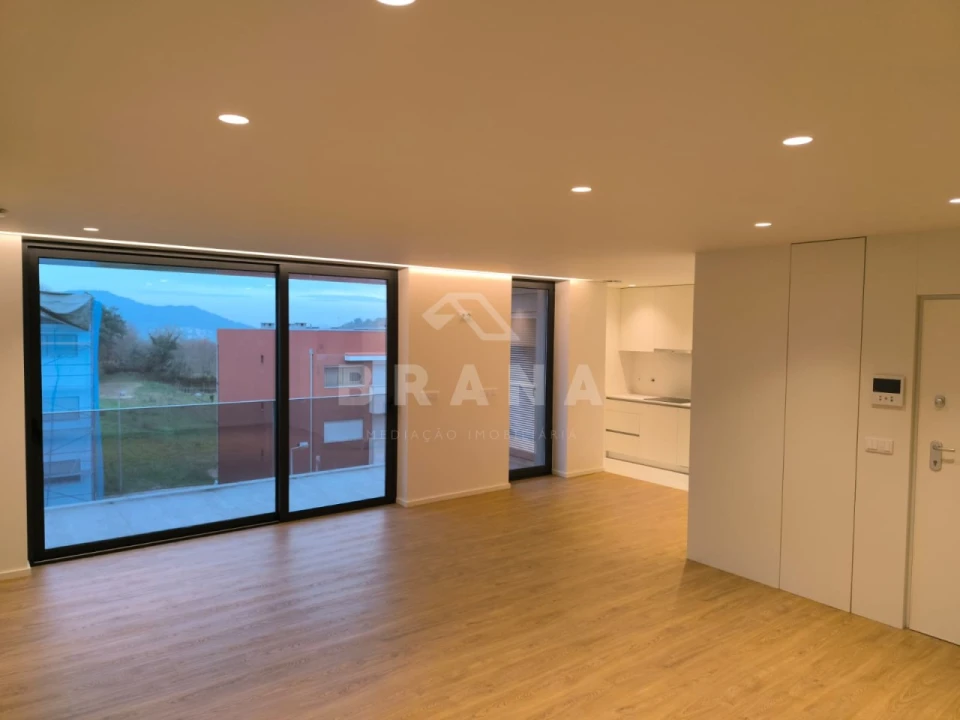 Apartamento T3 para Venda em Ferreiros e Gondizalves Foto 1