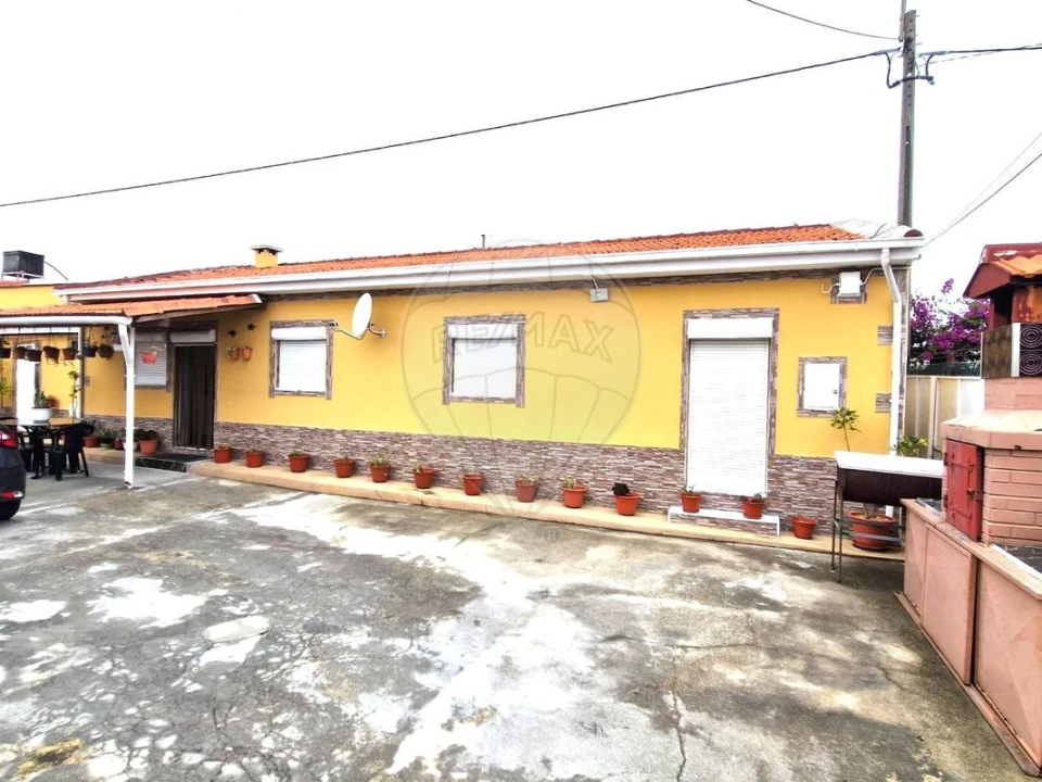 Moradia T2 para Venda em Canelas Foto 3