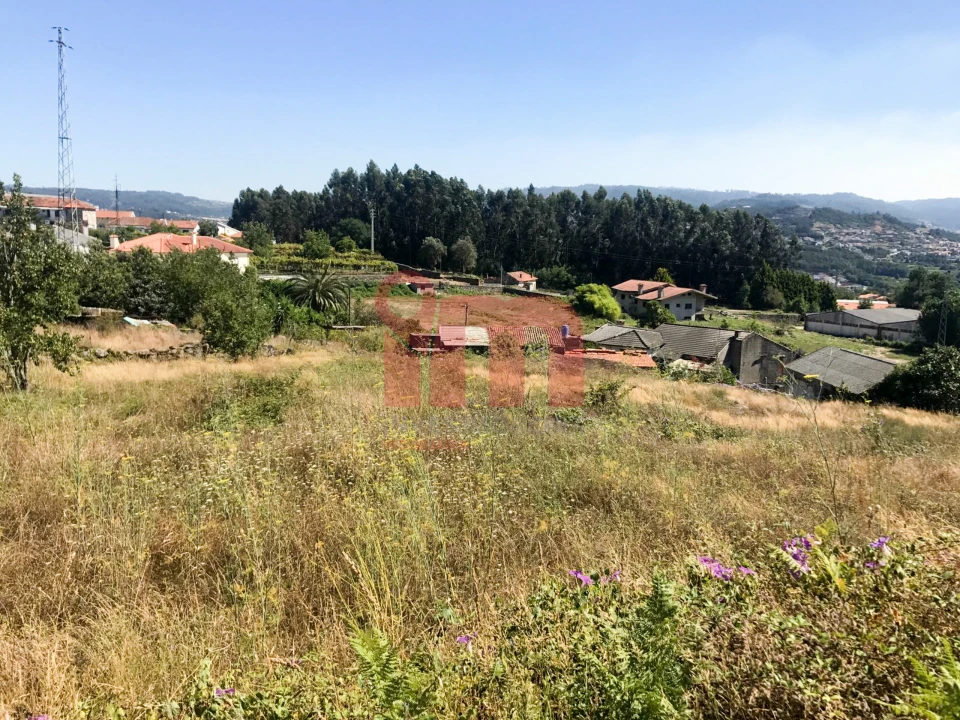 Terreno para Venda em Lordelo Foto 1