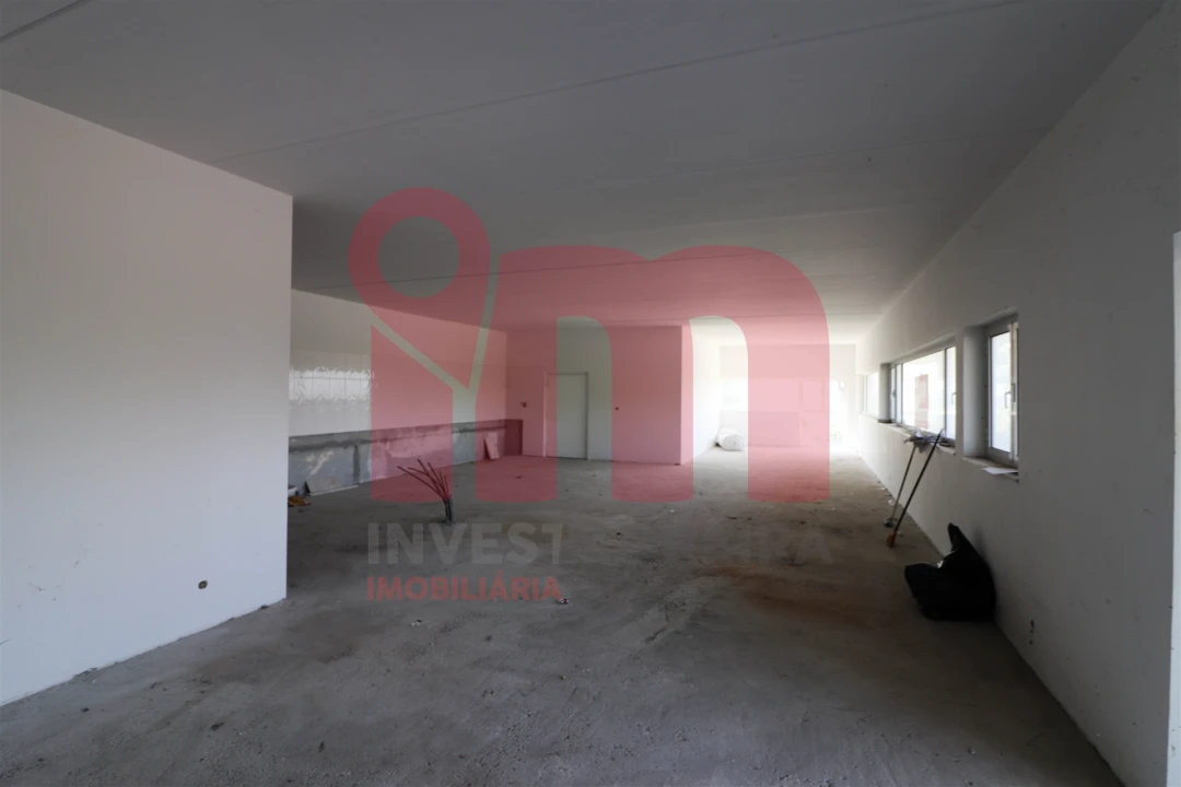 Armazém para Venda em Selho São Lourenço e Gominhães Foto 8