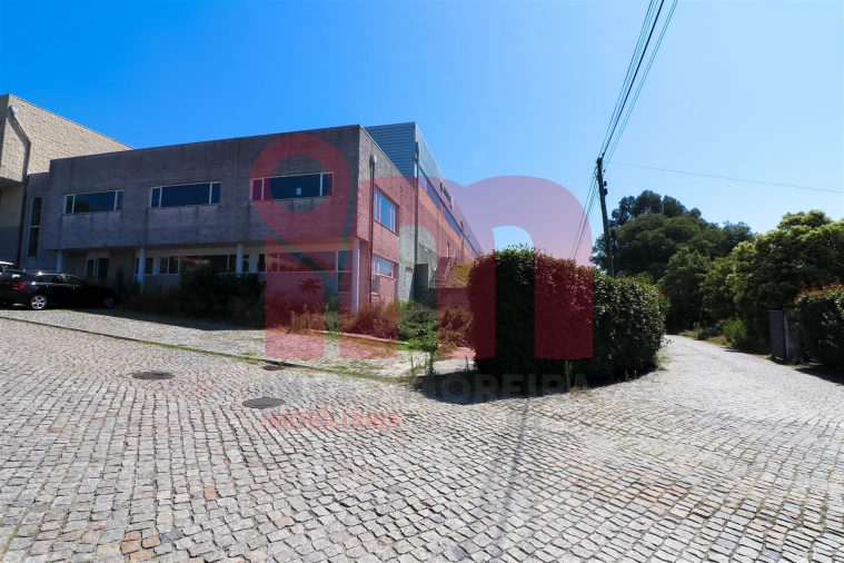 Armazém para Venda em Selho São Lourenço e Gominhães Foto 1