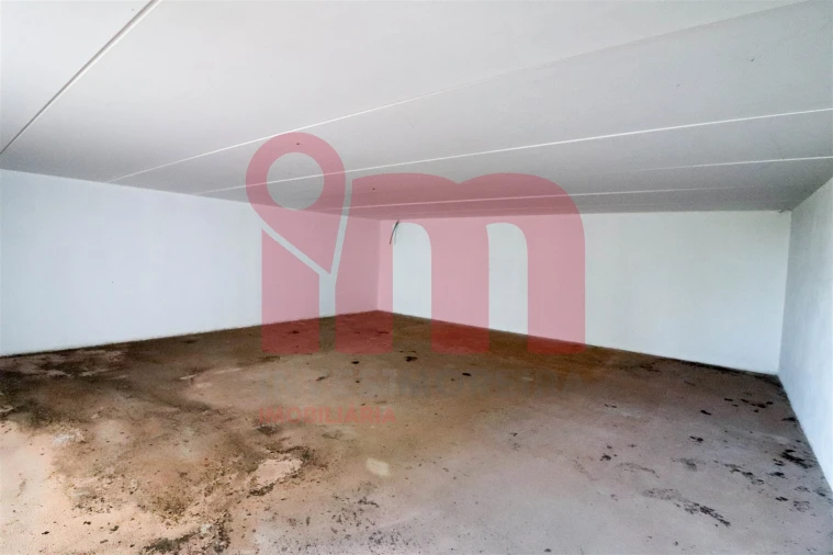Armazém para Venda em Selho São Lourenço e Gominhães Foto 13