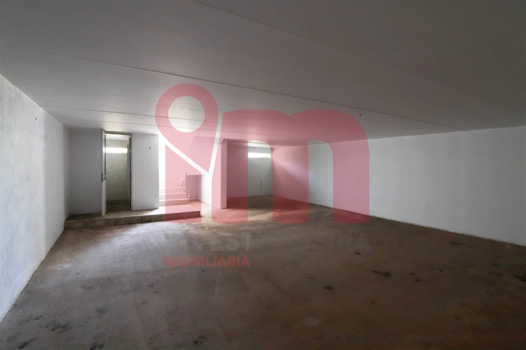 Armazém para Venda em Selho São Lourenço e Gominhães Foto 14