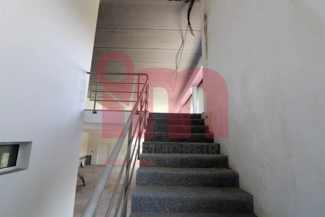 Armazém para Venda em Selho São Lourenço e Gominhães Foto 7