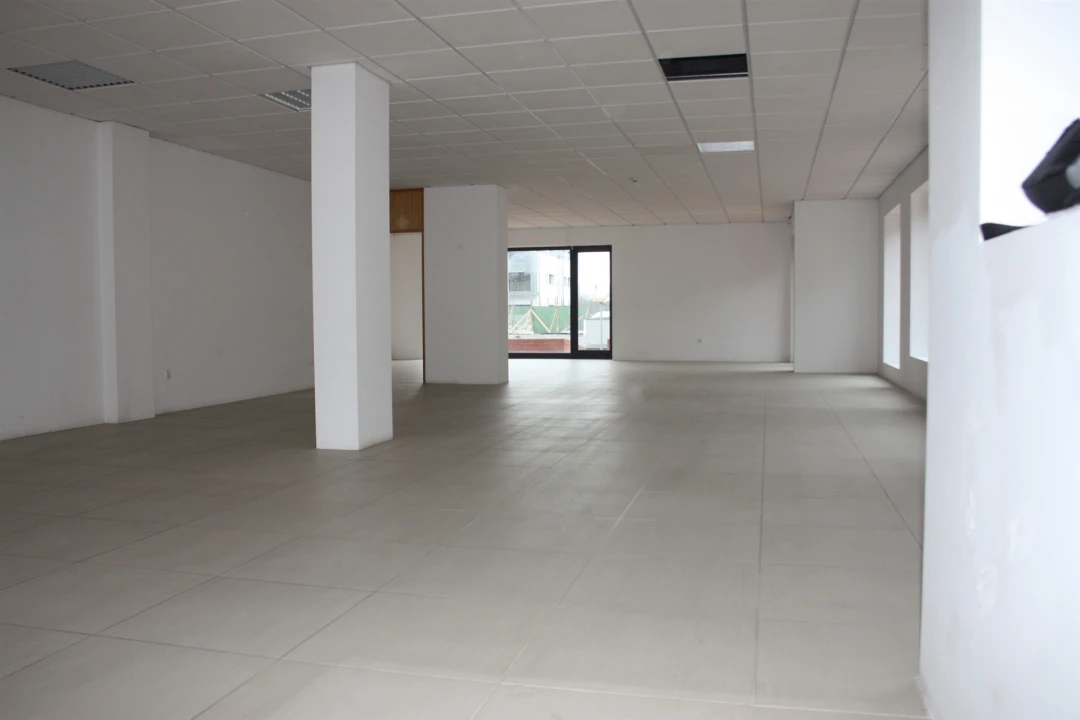 Loja para Venda em Rebordões Foto 2