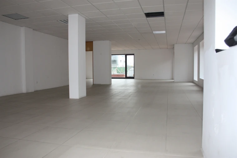 Loja para Venda em Rebordões Foto 2