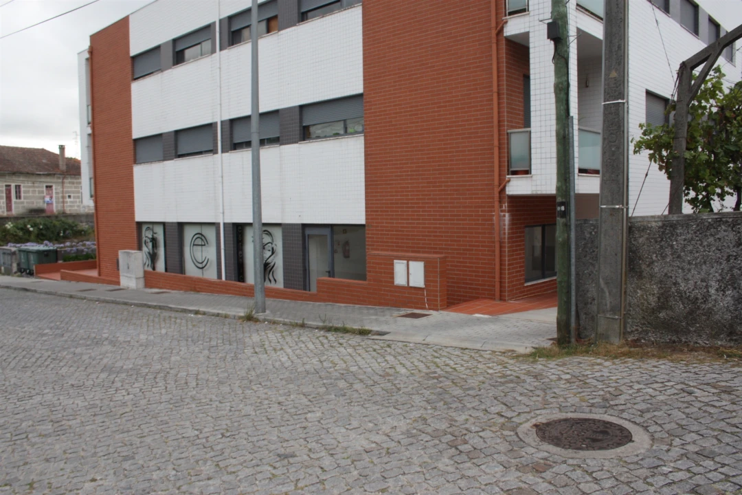 Loja para Venda em Rebordões Foto 1