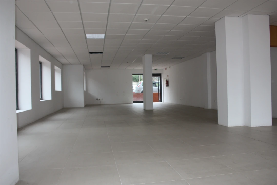 Loja para Venda em Rebordões Foto 6