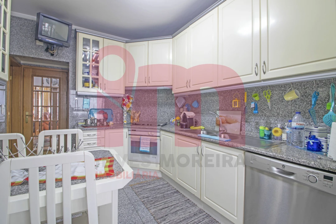 Apartamento T2 para Venda em Vila das Aves Foto 3