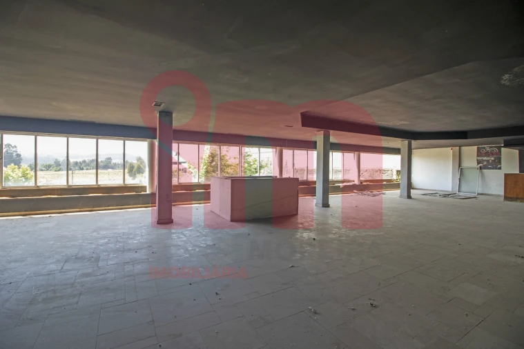 Loja para Arrendamento em Moreira de Conegos Foto 6