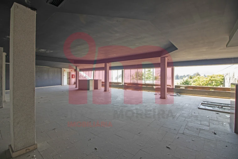 Loja para Arrendamento em Moreira de Conegos Foto 4