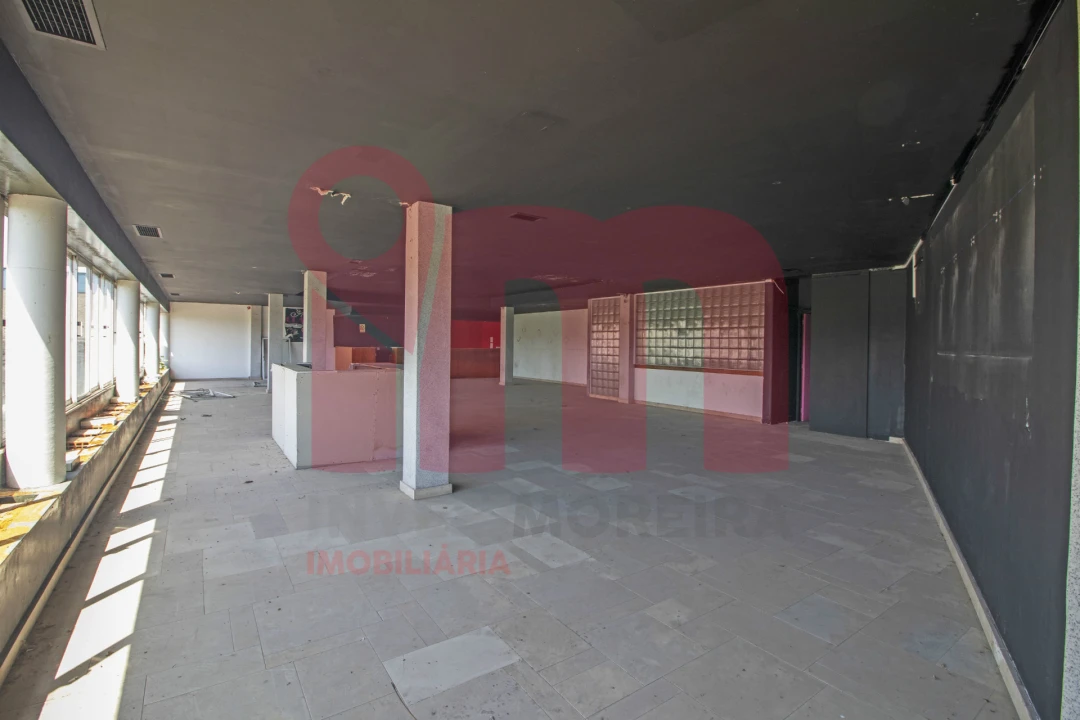 Loja para Arrendamento em Moreira de Conegos Foto 2