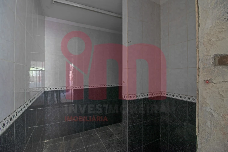 Loja para Arrendamento em Moreira de Conegos Foto 9