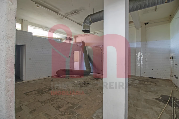 Loja para Arrendamento em Moreira de Conegos Foto 6
