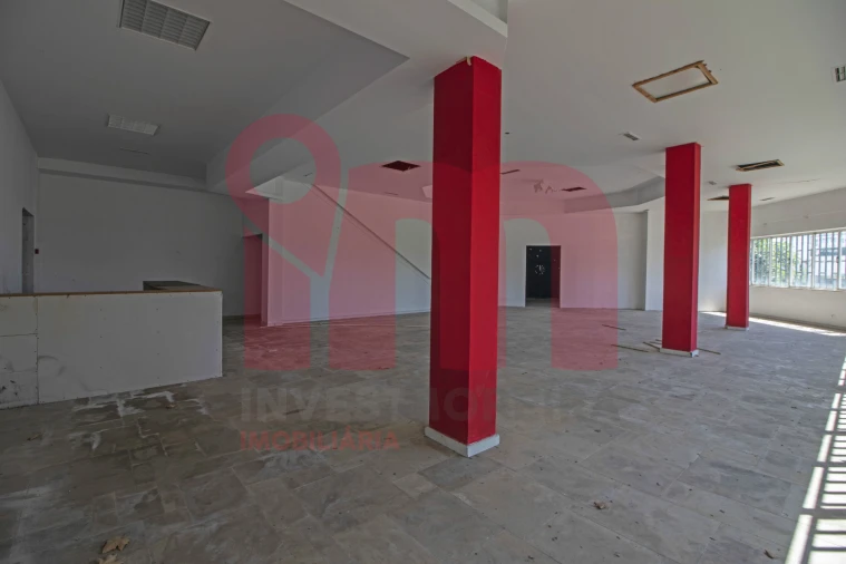 Loja para Arrendamento em Moreira de Conegos Foto 4