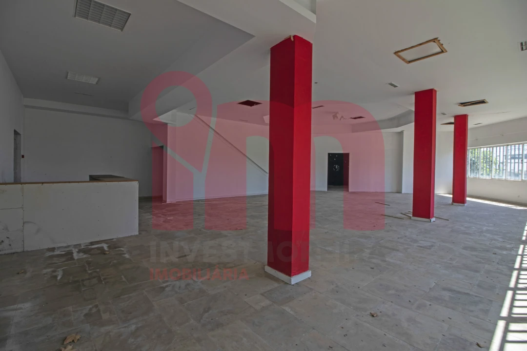 Loja para Arrendamento em Moreira de Conegos Foto 4