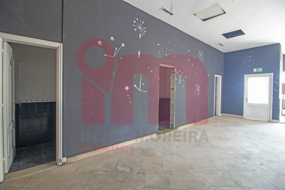 Loja para Arrendamento em Moreira de Conegos Foto 7