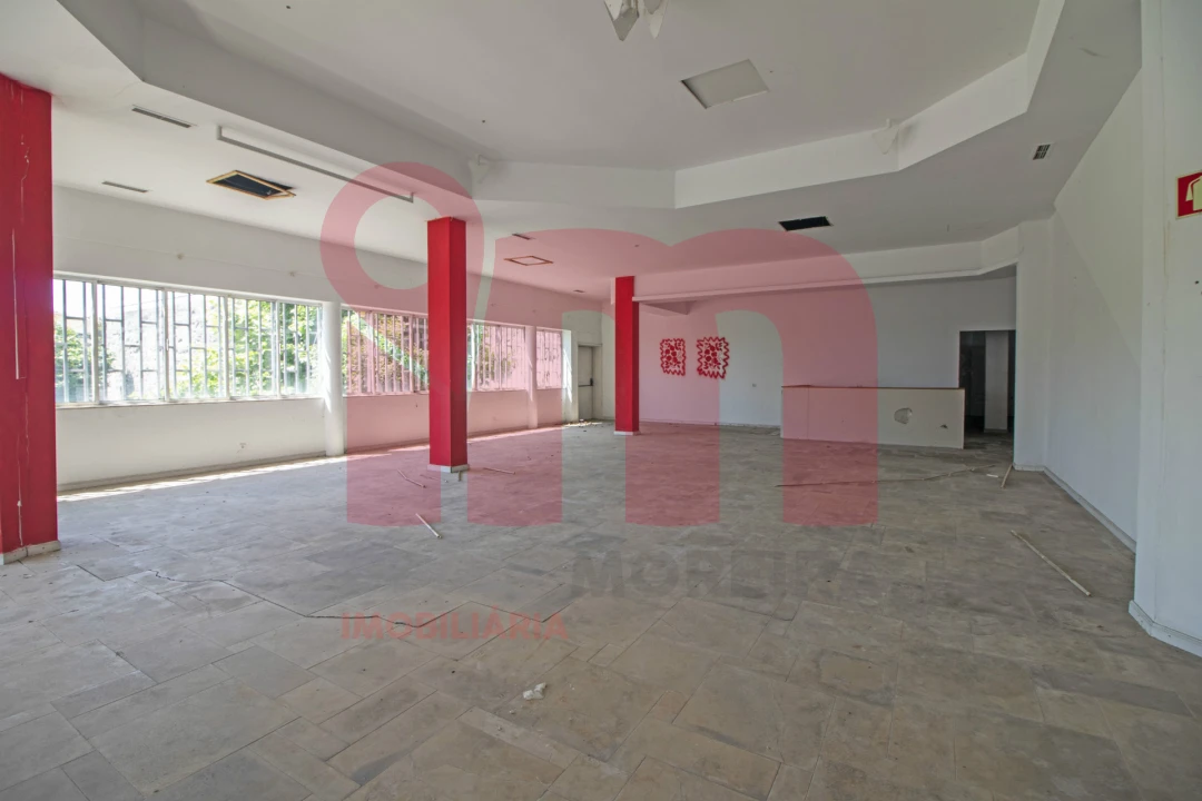 Loja para Arrendamento em Moreira de Conegos Foto 2