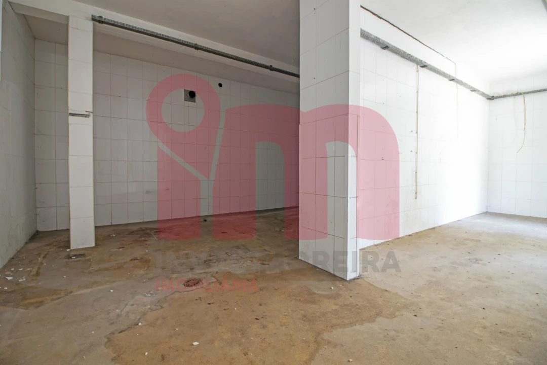 Loja para Arrendamento em Moreira de Conegos Foto 4