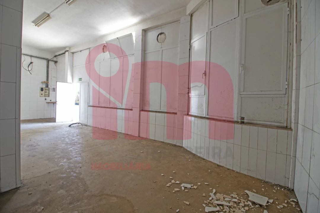 Loja para Arrendamento em Moreira de Conegos Foto 3