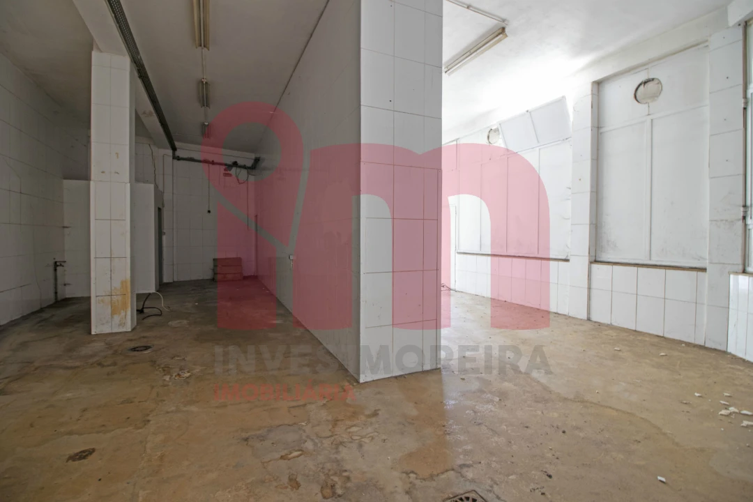 Loja para Arrendamento em Moreira de Conegos Foto 6