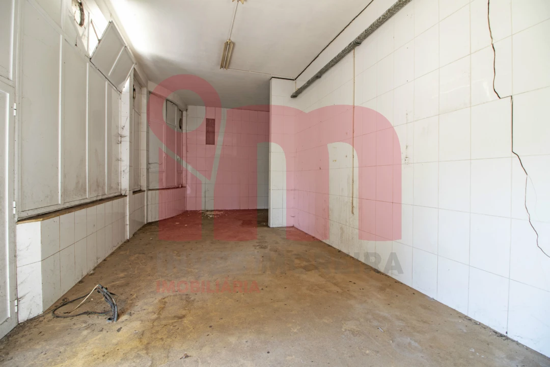 Loja para Arrendamento em Moreira de Conegos Foto 2