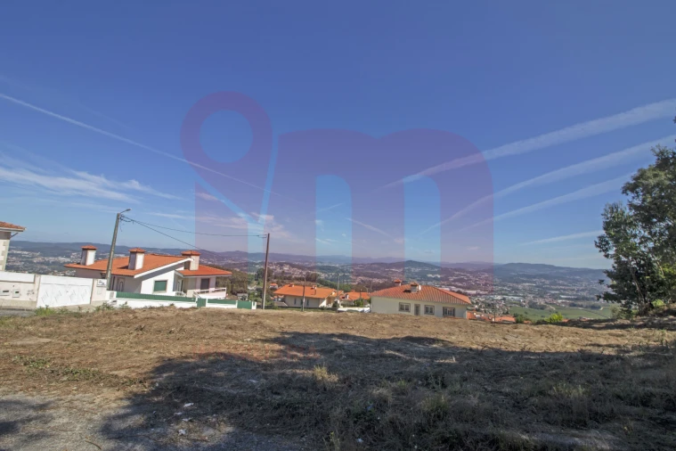 Terreno para Venda em Roriz Foto 1