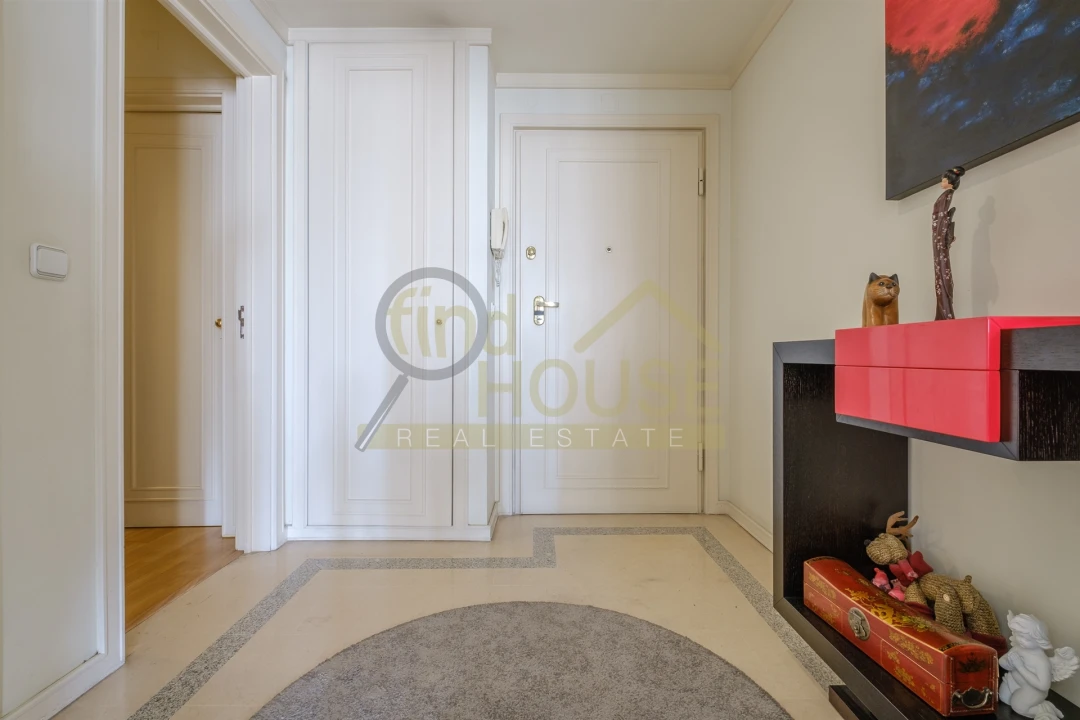 Apartamento T2 para Venda em Campolide Foto 3