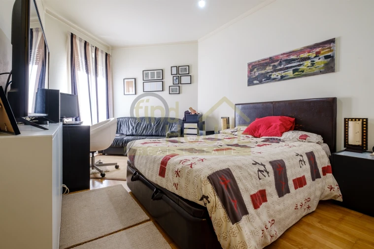 Apartamento T2 para Venda em Campolide Foto 24