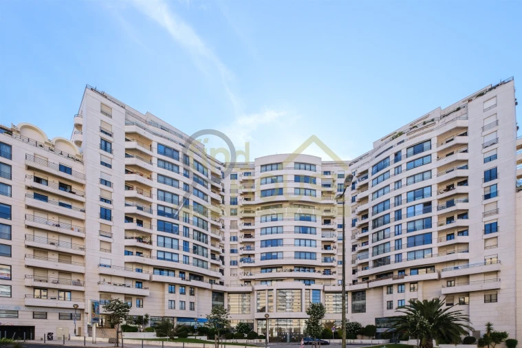 Apartamento T2 para Venda em Campolide Foto 42