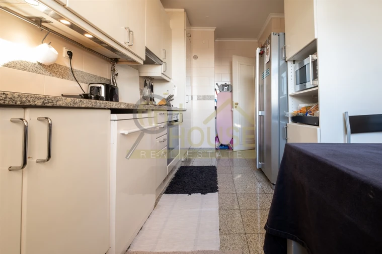 Apartamento T2 para Venda em Campolide Foto 35