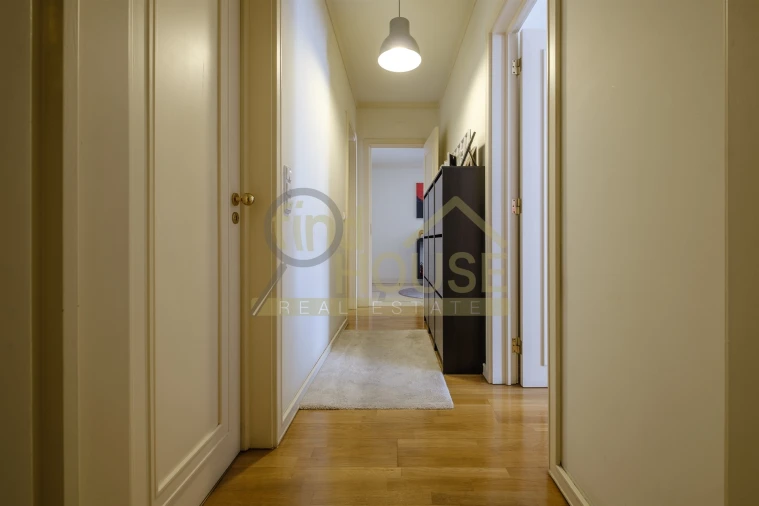 Apartamento T2 para Venda em Campolide Foto 17
