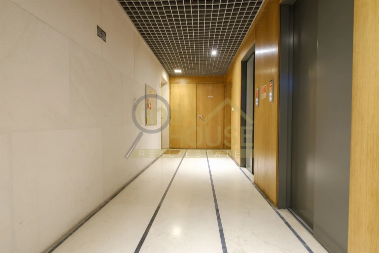 Apartamento T2 para Venda em Campolide Foto 37