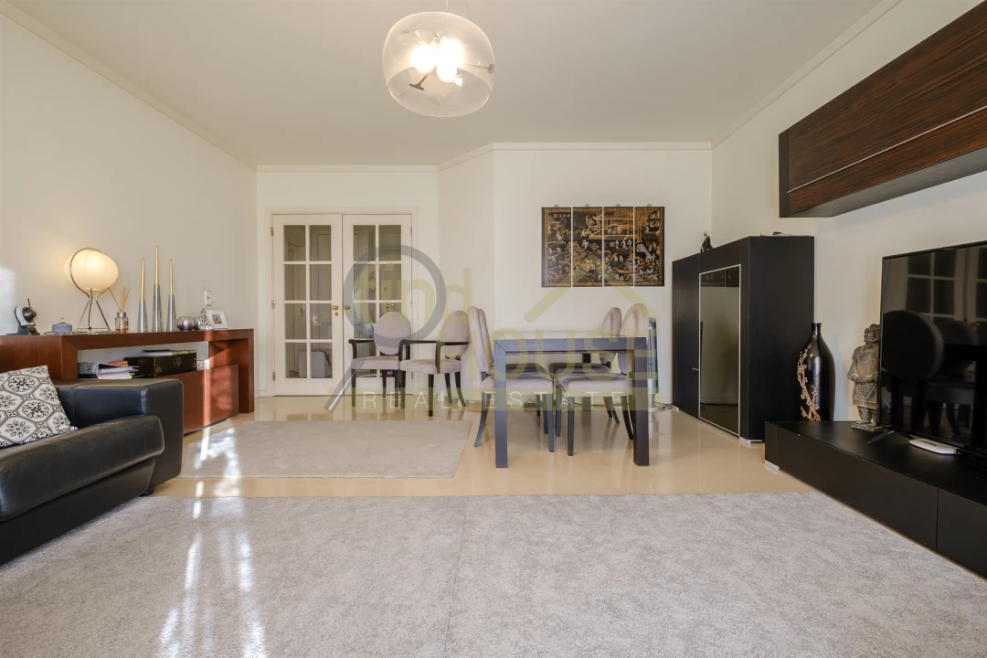 Apartamento T2 para Venda em Campolide Foto 1