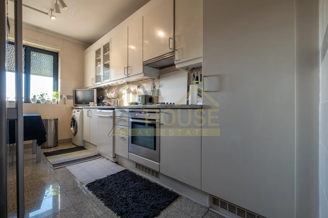 Apartamento T2 para Venda em Campolide Foto 31