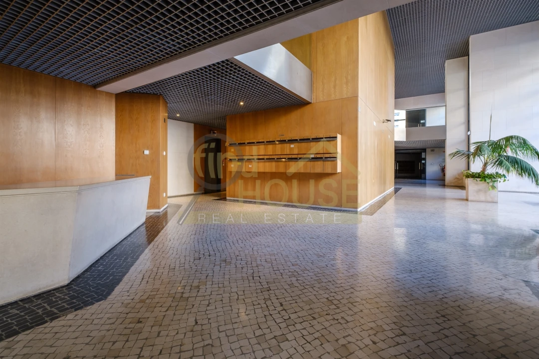 Apartamento T2 para Venda em Campolide Foto 41