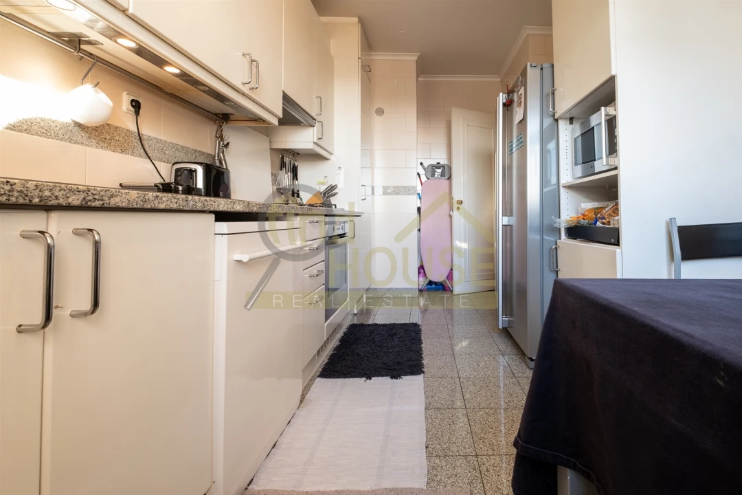 Apartamento T2 para Venda em Campolide Foto 35