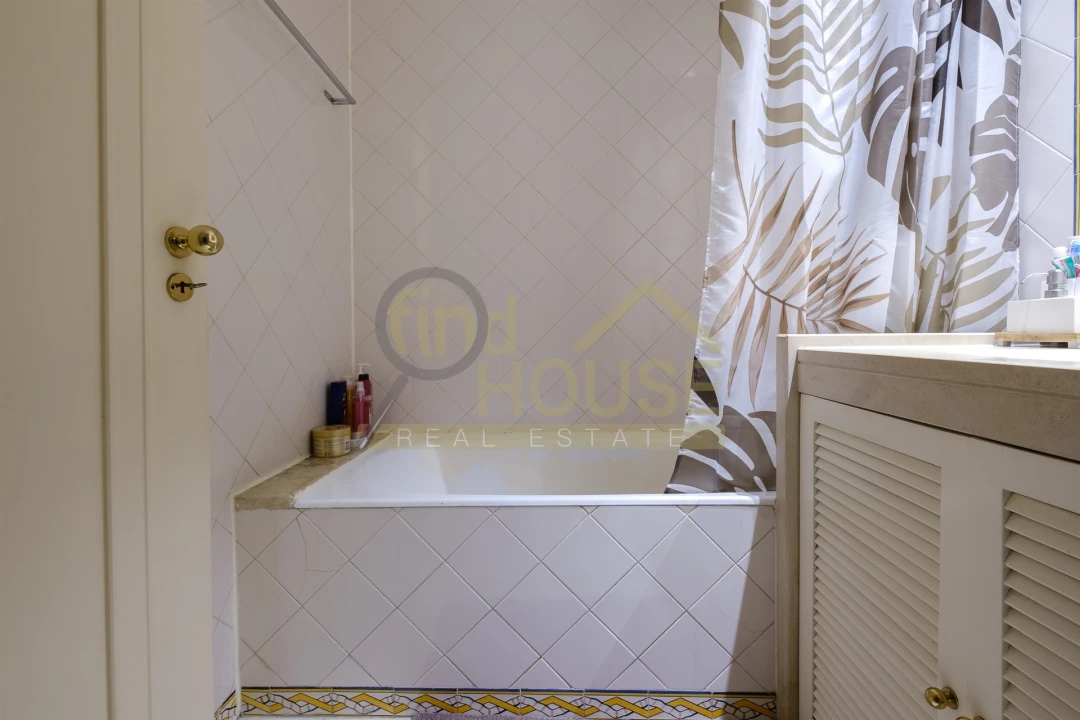 Apartamento T2 para Venda em Campolide Foto 22