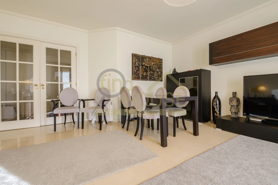 Apartamento T2 para Venda em Campolide Foto 8