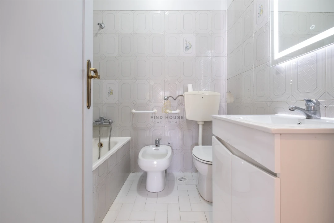 Apartamento T2 para Venda em Amora Foto 16