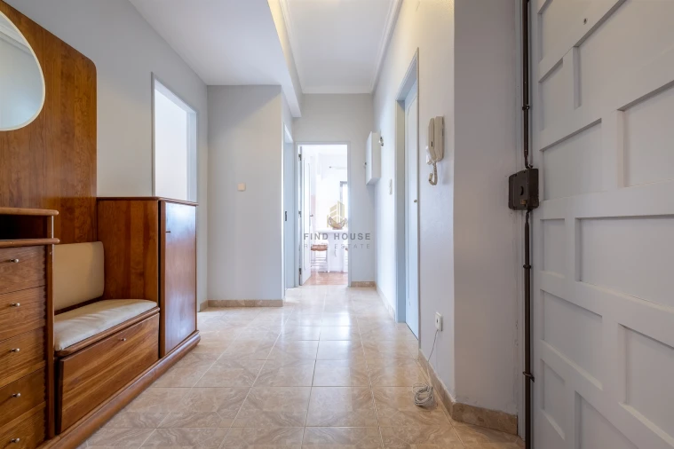 Apartamento T2 para Venda em Amora Foto 2