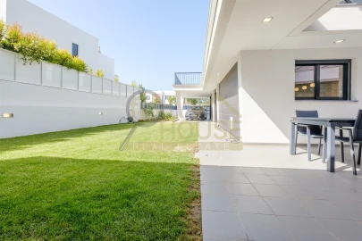 Moradia T4 para Venda em Queluz e Belas