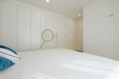 Moradia T4 para Venda em Queluz e Belas