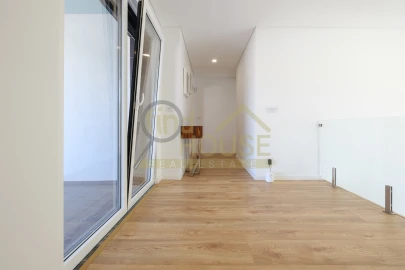 Moradia T4 para Venda em Queluz e Belas
