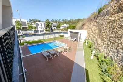 Moradia T4 para Venda em Queluz e Belas