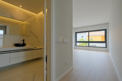Moradia T4 para Venda em Carcavelos e Parede