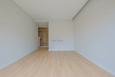 Moradia T4 para Venda em Carcavelos e Parede