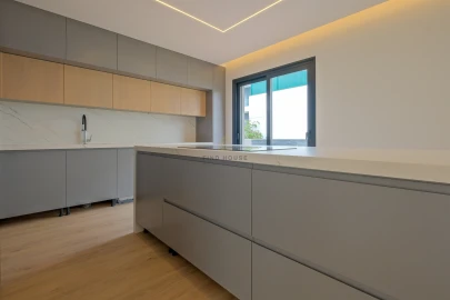 Moradia T4 para Venda em Carcavelos e Parede