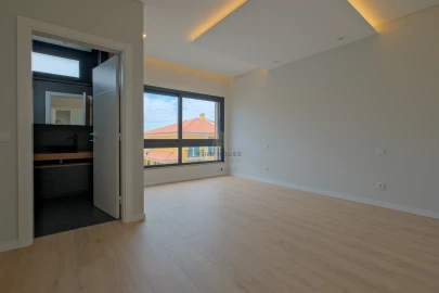 Moradia T4 para Venda em Carcavelos e Parede