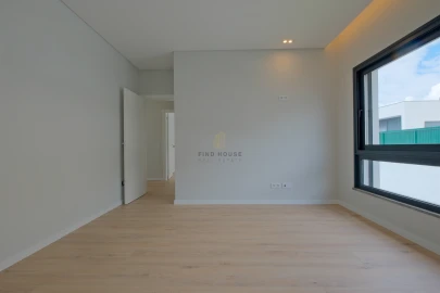 Moradia T4 para Venda em Carcavelos e Parede